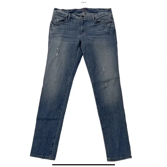 Ann Taylor Loft Relaxed Skinny Jeans
Size 2/26
Light Wash Distressed Denim - Picture 1 of 16